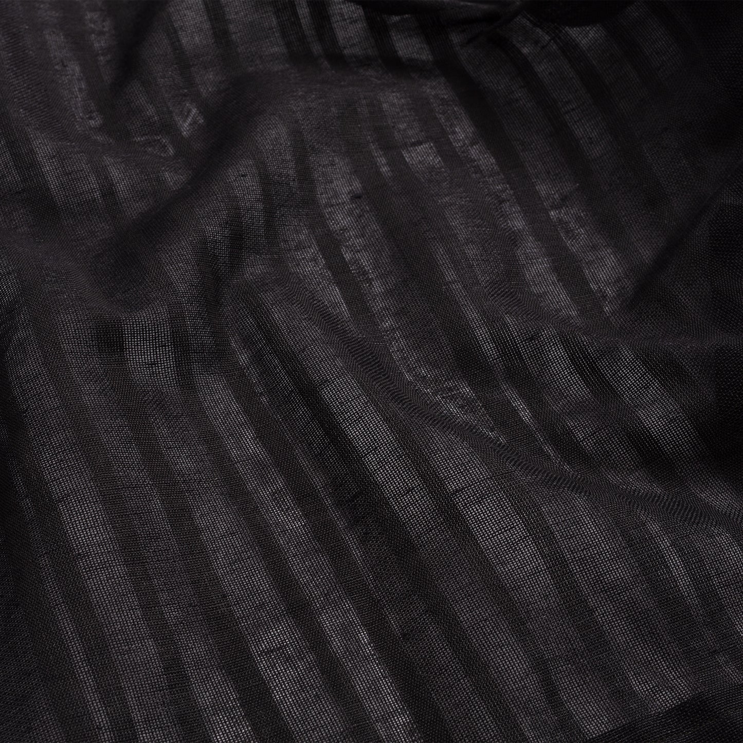 Linjespel gardin Svart